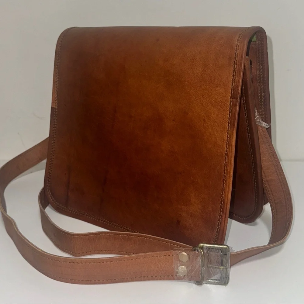 NEW Gorgeous Vintage Leather Messenger/Crossbody Bag